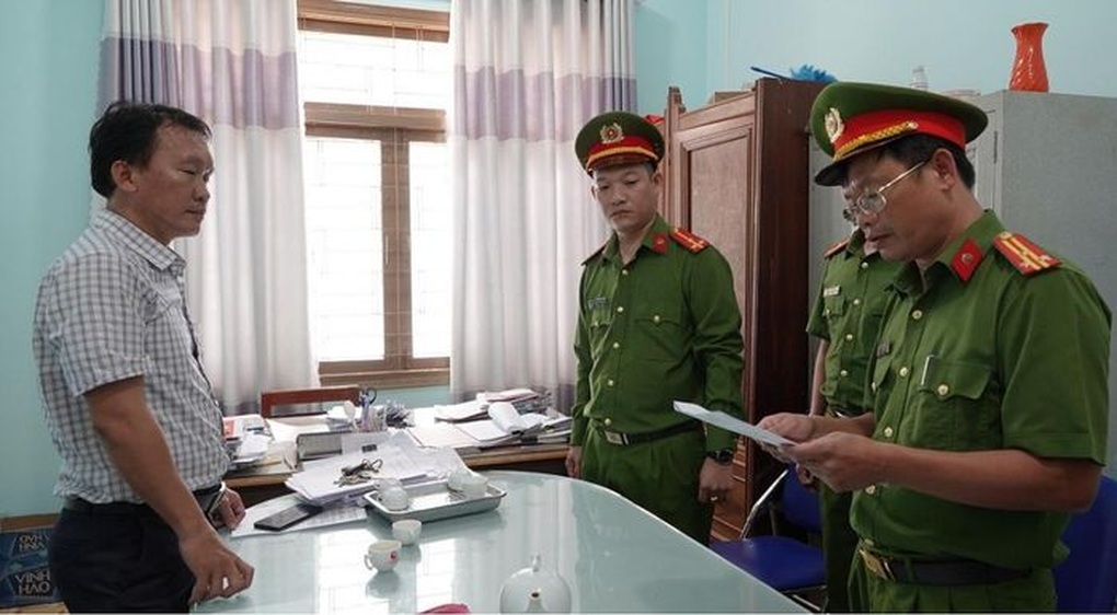 Khởi tố nguyên Phó phòng Tài nguyên và Môi trường ở Bình Thuận - 1 Khởi tố nguyên Phó phòng Tài nguyên và Môi trường ở Bình Thuận - 1