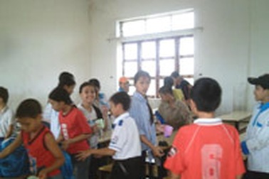 Trường học đầy khói bụi và hóa chất độc hại