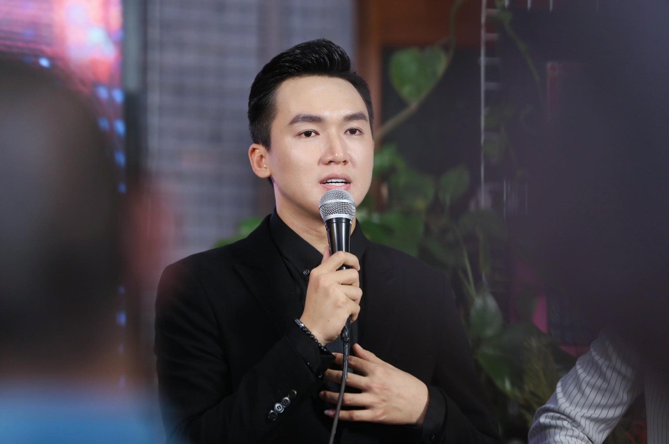 Hiệp Gà bất ngờ làm MC đám cưới trong MV của Hùng Min - 2 Hiệp Gà bất ngờ làm MC đám cưới trong MV của Hùng Min - 2
