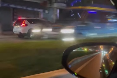 Ô tô vẫn phóng như bay dù đi vào làn ngược chiều