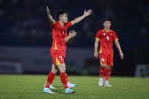 Hai Long tạo siêu phẩm, tuyển Việt Nam đánh bại Campuchia