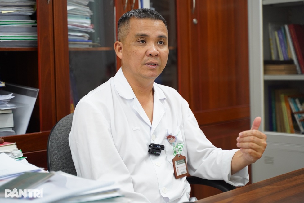 “Đốt tiền vào bóng cười, vợ chồng 9X liệt chân, giảm trí nhớ - 8 “Đốt tiền vào bóng cười, vợ chồng 9X liệt chân, giảm trí nhớ - 8