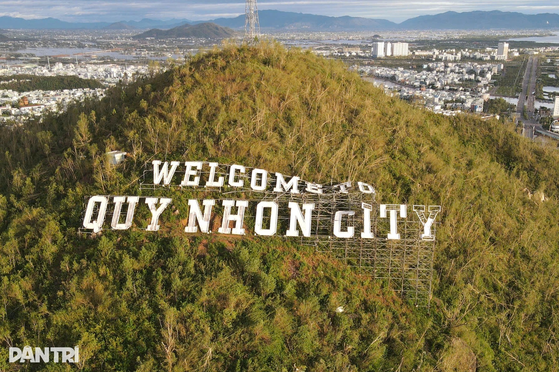 Quy Nhơn tan hoang sau bão Kalmaegi - 13 Quy Nhơn tan hoang sau bão Kalmaegi - 13