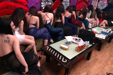 Thêm tụ điểm ăn chơi thác loạn ở trung tâm Sài Gòn bị khám phá