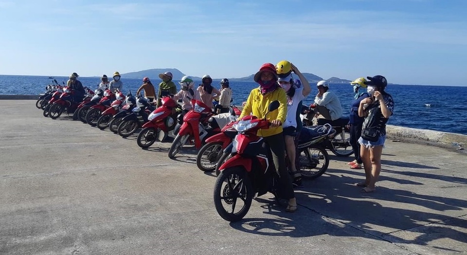 Quảng Ngãi: Ghi hình, xử phạt những cá nhân chèo kéo du khách - 2 Quảng Ngãi: Ghi hình, xử phạt những cá nhân chèo kéo du khách - 2