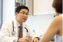 Sưng một bên chân không rõ lý do: Đến bệnh viện ngay