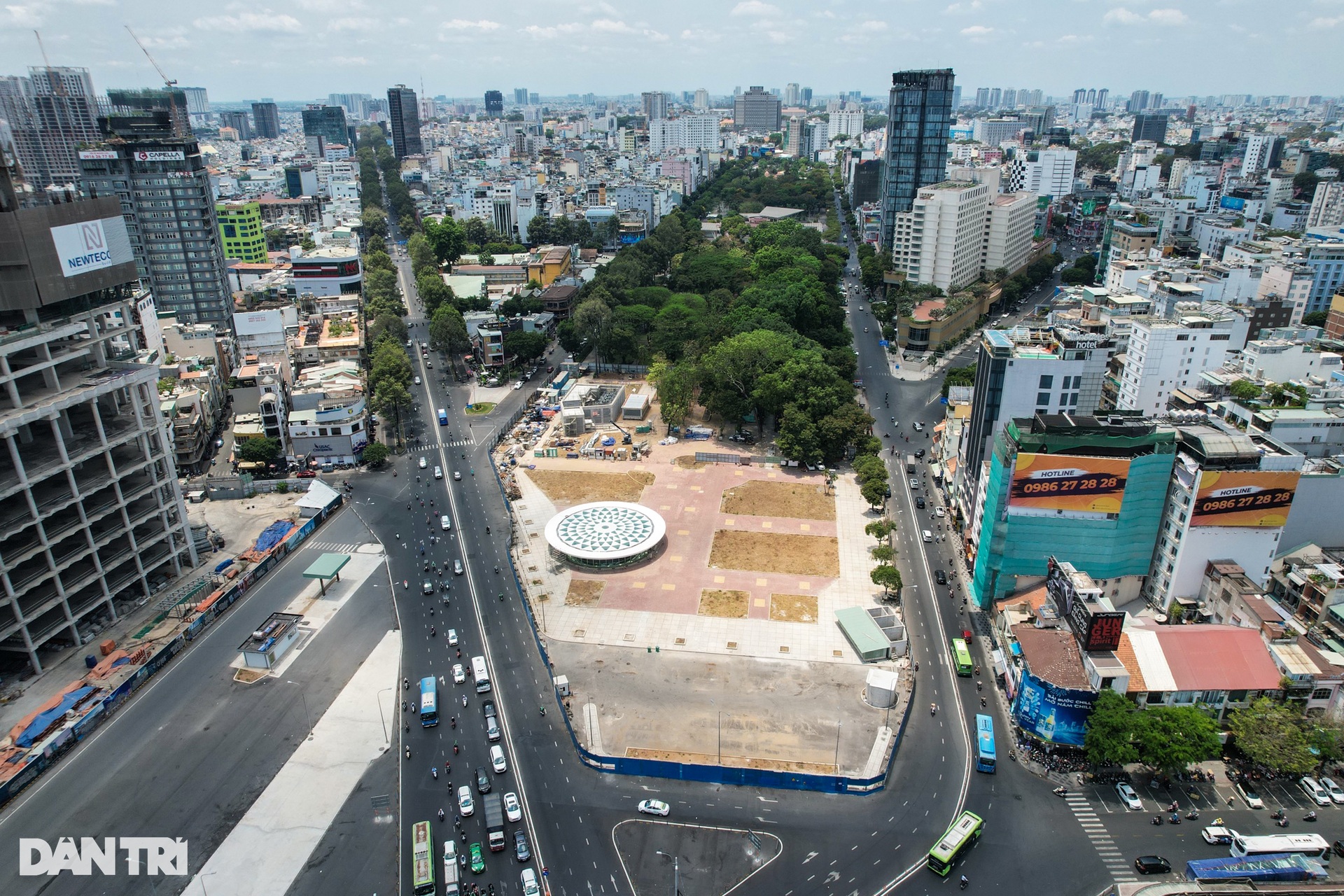 TPHCM dỡ rào chắn Công viên 23/9, giếng trời khổng lồ hình hoa sen lộ diện - 3