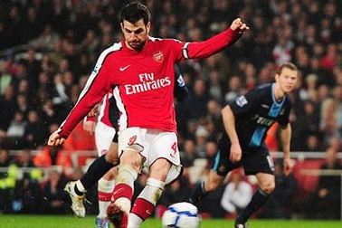 Wenger yêu cầu Fabregas toàn tâm toàn ý với Arsenal