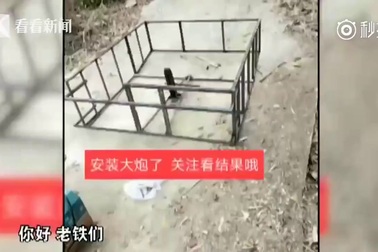 Tự chế xe tải thành xe tăng, người đàn ông bị tước bằng lái