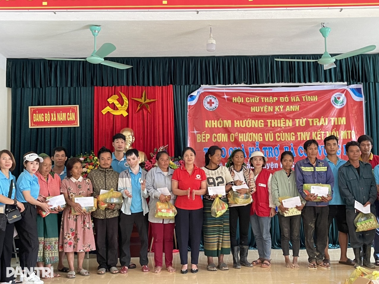 Cậu trai méo mó, nói chẳng ra hơi mà đi thuyết phục làm từ thiện - 3 Cậu trai méo mó, nói chẳng ra hơi mà đi thuyết phục làm từ thiện - 3