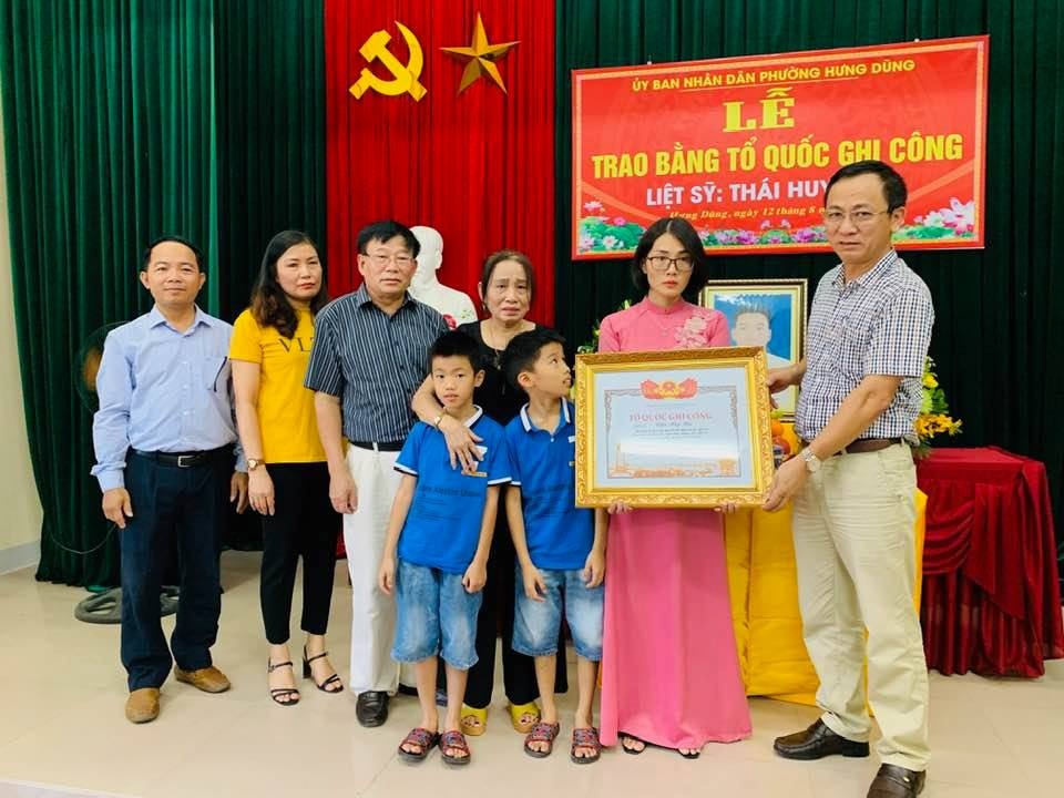 Hai cán bộ giao thông bị lũ cuốn được công nhận liệt sĩ - 2 Hai cán bộ giao thông bị lũ cuốn được công nhận liệt sĩ - 2