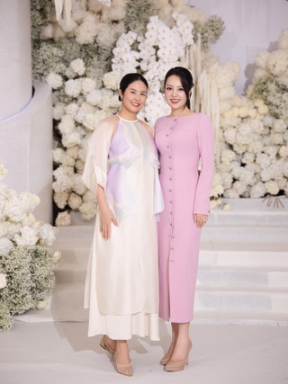 Hoa hậu Đỗ Thị Hà và chồng doanh nhân "khóa môi" tình tứ tại lễ cưới Hà Nội - 8