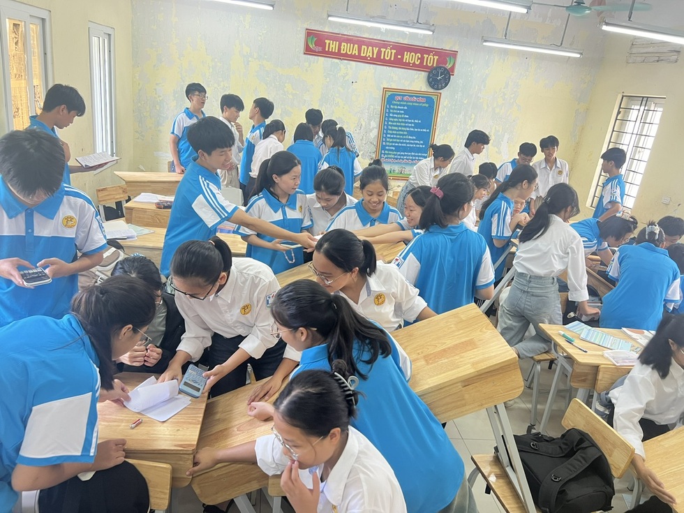 Thầy giáo vật lý hơn 20 năm làm dụng cụ thí nghiệm dạy học sinh trường làng - 4 Thầy giáo vật lý hơn 20 năm làm dụng cụ thí nghiệm dạy học sinh trường làng - 4