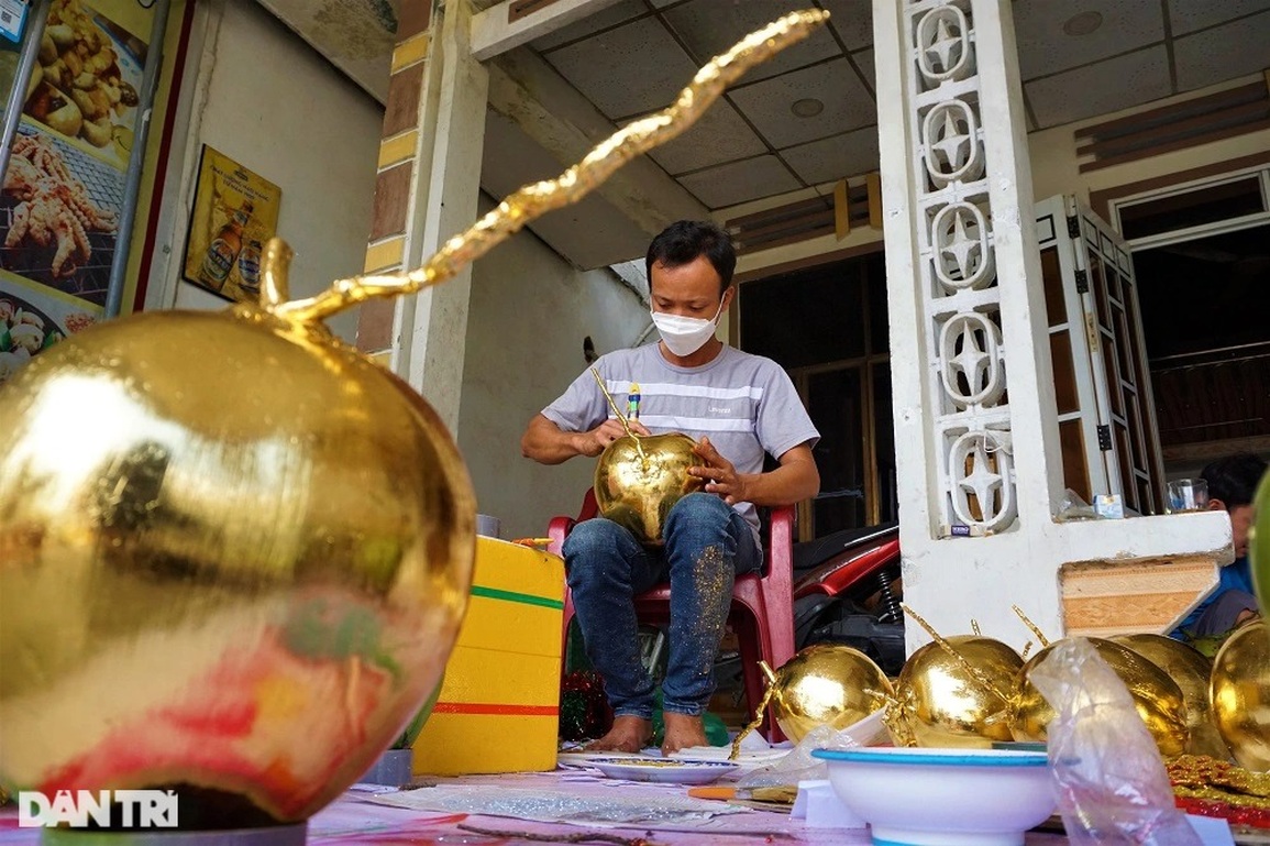 Dừa dát vàng 24k in hình linh vật hổ, hàng độc chơi Tết, đại gia săn lùng - 5 Dừa dát vàng 24k in hình linh vật hổ, hàng độc chơi Tết, đại gia săn lùng - 5