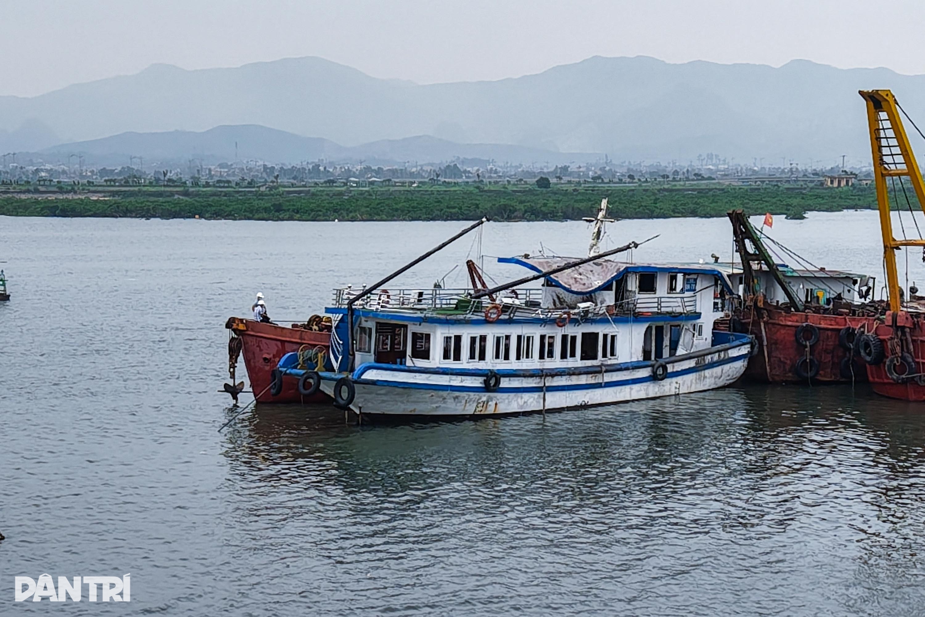 Thuyền trưởng tàu Vịnh Xanh đã cảnh báo hành khách mặc áo phao để ứng phó? - 1