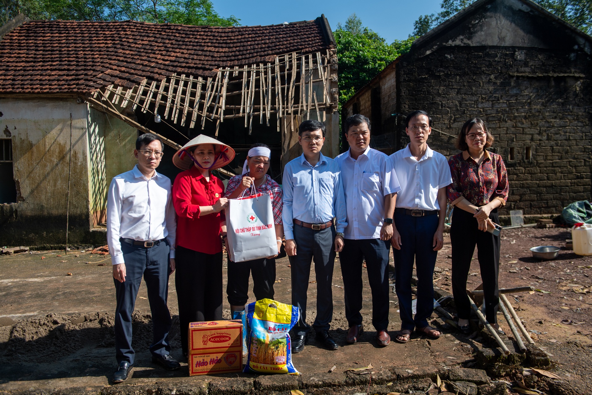 Báo Dân trí trao 200 triệu đồng hỗ trợ người dân vùng lũ tỉnh Bắc Ninh - 11