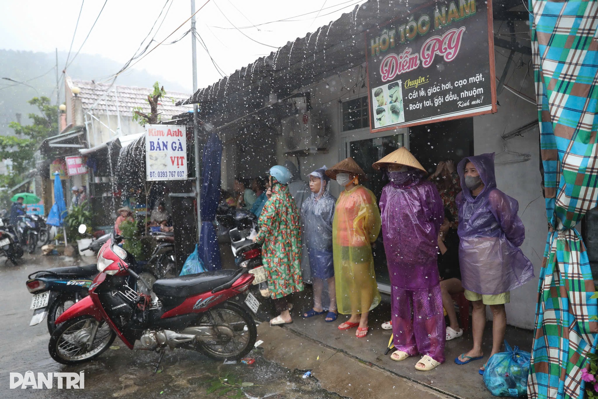 Sạt lở tại Đèo Cả: 2 chị em thiệt mạng, hàng nghìn phương tiện mắc kẹt - 5