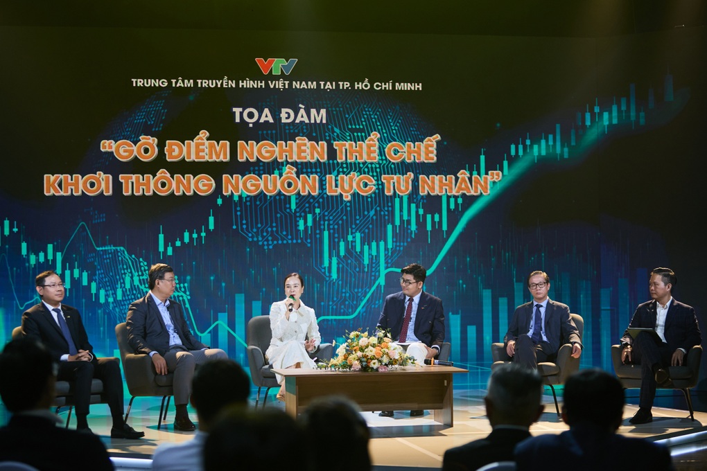 ผู้นำธุรกิจเปลี่ยนจากอาการช็อกเป็นอาการอบอุ่นหลังมติ 68-1 Lãnh đạo doanh nghiệp từ sốc đến cảm thấy ấm áp khi có Nghị quyết 68 - 1