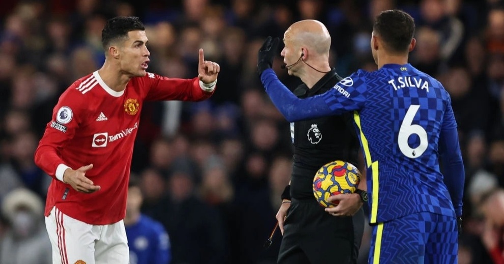 Ronaldo đứng ngoài top 3 cầu thủ cạnh tranh Quả bóng vàng 2021 - 2 Ronaldo đứng ngoài top 3 cầu thủ cạnh tranh Quả bóng vàng 2021 - 2