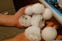 Mưa đá to bằng quả bóng chày tấn công nước Mỹ