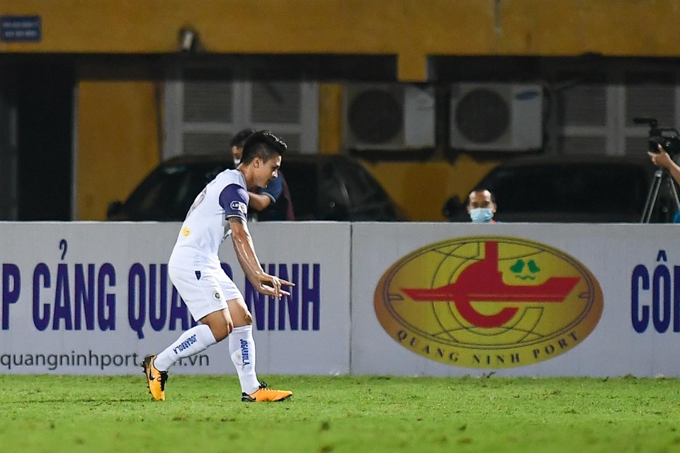 CLB Hà Nội 4-0 Than Quảng Ninh: Quang Hải rực sáng - 1 CLB Hà Nội 4-0 Than Quảng Ninh: Quang Hải rực sáng - 1