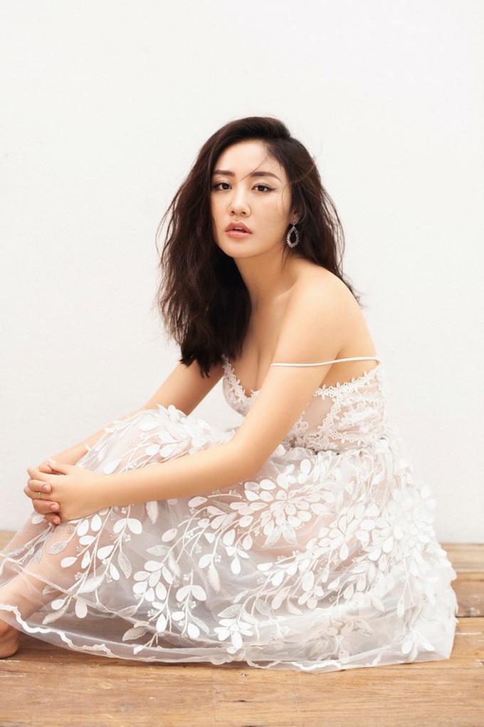 Lạc vào phòng trà tại gia cùng Văn Mai Hương, nghe giọng hát live nổi da gà và lần đầu chia sẻ câu chuyện về quãng thời gian khó khăn? - Ảnh 7. Lạc vào phòng trà tại gia cùng Văn Mai Hương, nghe giọng hát live nổi da gà và lần đầu chia sẻ câu chuyện về quãng thời gian khó khăn? - Ảnh 7.