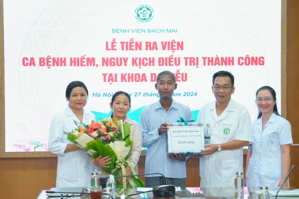 Chàng trai mắc bệnh hiếm chưa có ở Việt Nam, 7 tháng nguy kịch trong viện - 3 Chàng trai mắc bệnh hiếm chưa có ở Việt Nam, 7 tháng nguy kịch trong viện - 3