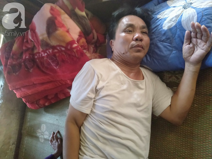 Gánh nặng của người mẹ ghẻ chăm chồng tai biến, con riêng của chồng bệnh down cùng hai đứa con thơ dại - Ảnh 2. Gánh nặng của người mẹ ghẻ chăm chồng tai biến, con riêng của chồng bệnh down cùng hai đứa con thơ dại - Ảnh 2.
