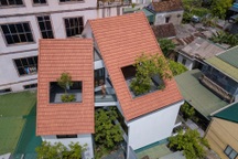 Độc đáo ngôi nhà mái thủng giúp gia chủ "trốn khói bụi" ở Nghệ An