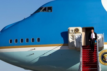 Bất ngờ lý do Tổng thống Trump muốn đổi “diện mạo” chuyên cơ