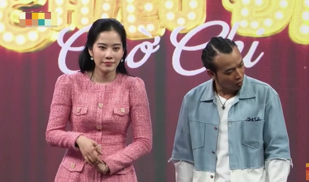 Nam Em phản ứng sao trước câu hỏi đang được đại gia bao nuôi? - 3 Nam Em phản ứng sao trước câu hỏi đang được đại gia bao nuôi? - 3