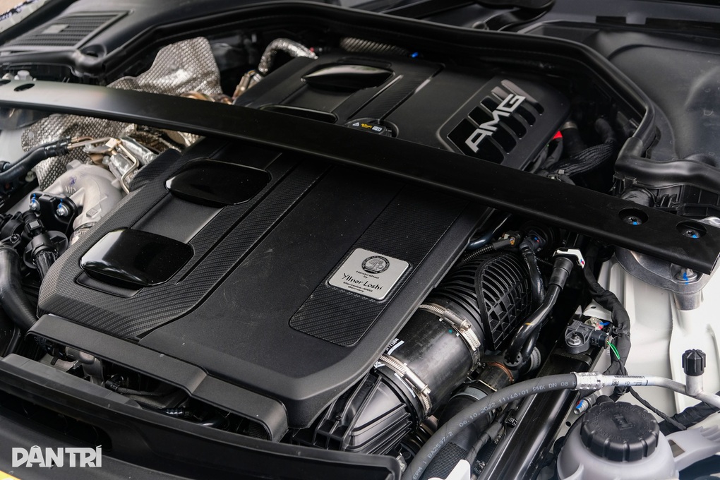 Mercedes-AMG C 43 lắp ráp tại Việt Nam, sedan hiệu suất cao cho tay chơi - 8 Mercedes-AMG C 43 lắp ráp tại Việt Nam, sedan hiệu suất cao cho tay chơi - 8