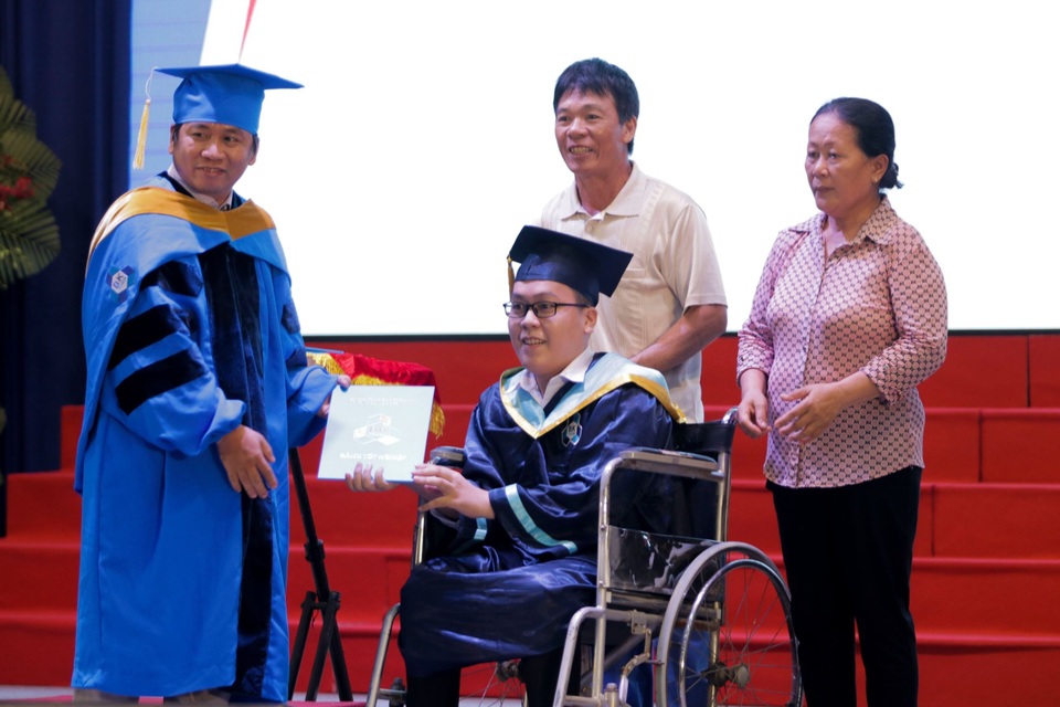 Lần đầu tiên ĐH Bách khoa TP.HCM có sinh viên học vượt,tốt nghiệp loại giỏi - 3 Lần đầu tiên ĐH Bách khoa TP.HCM có sinh viên học vượt,tốt nghiệp loại giỏi - 3