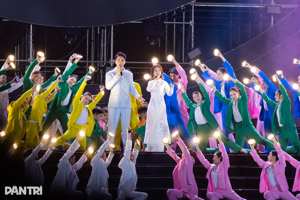 Từ cơn sốt concert yêu nước đến sản phẩm chiến lược lan tỏa quốc tế - 3 Từ cơn sốt concert yêu nước đến sản phẩm chiến lược lan tỏa quốc tế - 3