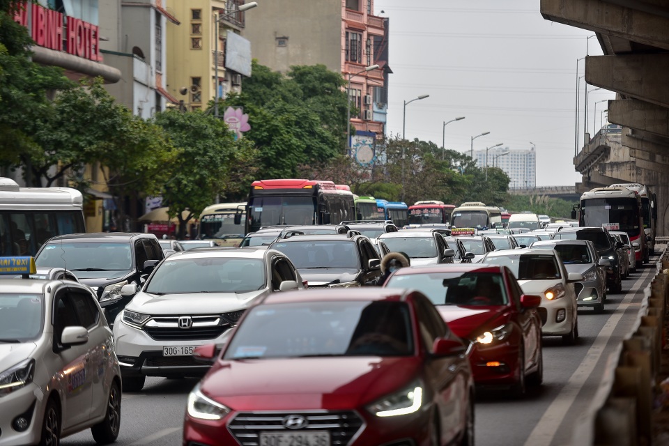 Người dân mang gà, vịt trở lại thủ đô sau kỳ nghỉ Tết Nguyên đán - 13 Người dân mang gà, vịt trở lại thủ đô sau kỳ nghỉ Tết Nguyên đán - 13