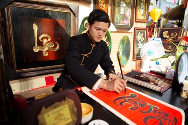 "Ông đồ" Tết thời 4.0 mang thư pháp đến gần với thế hệ trẻ