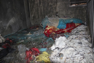 Vừa chia tay bạn trai lớn tuổi, cô gái bị tưới xăng đốt phòng trọ