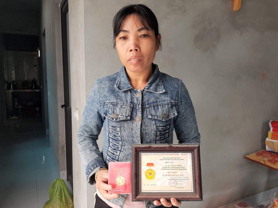 Bạn đọc chung tay tặng gia đình chàng trai quên mình cứu bạn căn nhà mơ ước - 2 Bạn đọc chung tay tặng gia đình chàng trai quên mình cứu bạn căn nhà mơ ước - 2