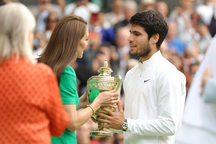 Báo Tây Ban Nha: "Alcaraz hạ gục người khổng lồ Djokovic"