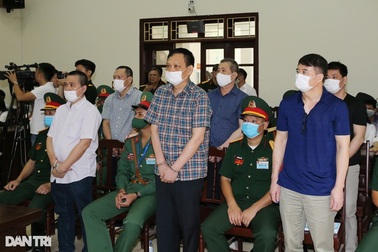 Tướng Cảnh sát biển nhận tiền tỷ "bảo kê" buôn lậu xăng dầu thế nào?