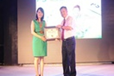 Mô hình chiếc răng khổng lồ lập kỷ lục Việt Nam