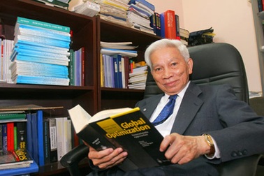 GS Hoàng Tụy và bộ “Kinh thánh” của tối ưu toàn cục 