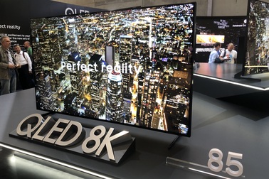 Samsung mang mẫu TV QLED 8K giá hơn 2 tỷ về Việt Nam