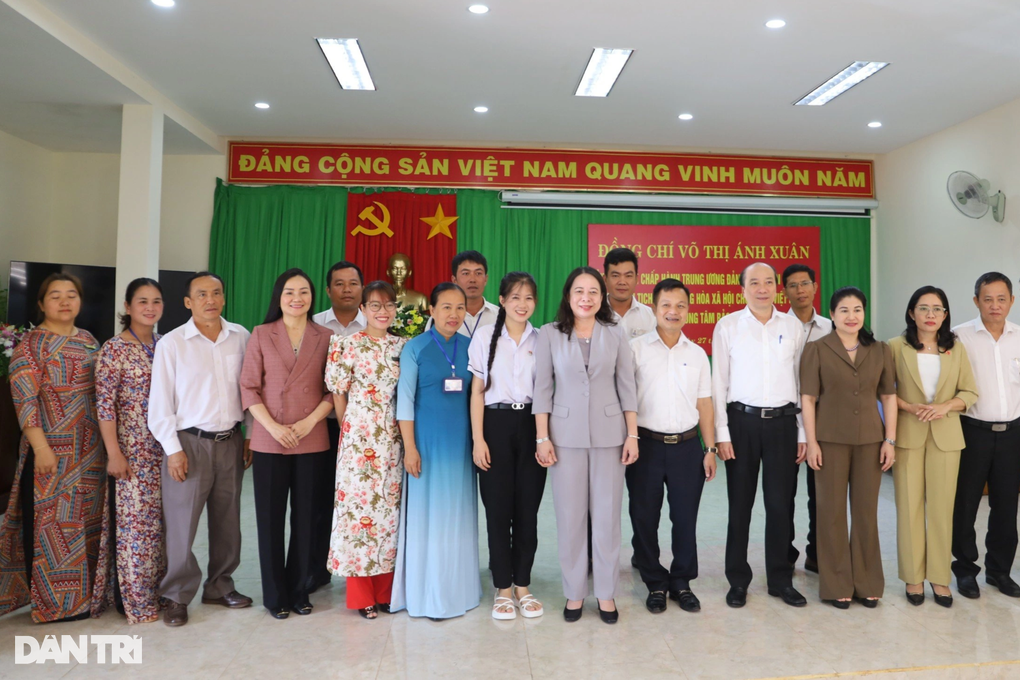 Không ai chọn được hoàn cảnh sinh ra nhưng tự quyết được tương lai - 3 Không ai chọn được hoàn cảnh sinh ra nhưng tự quyết được tương lai - 3