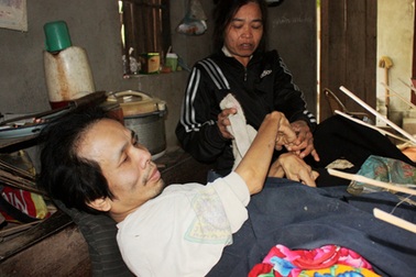 Câu chuyện tình yêu của người đàn ông 30 năm nằm đan thúng