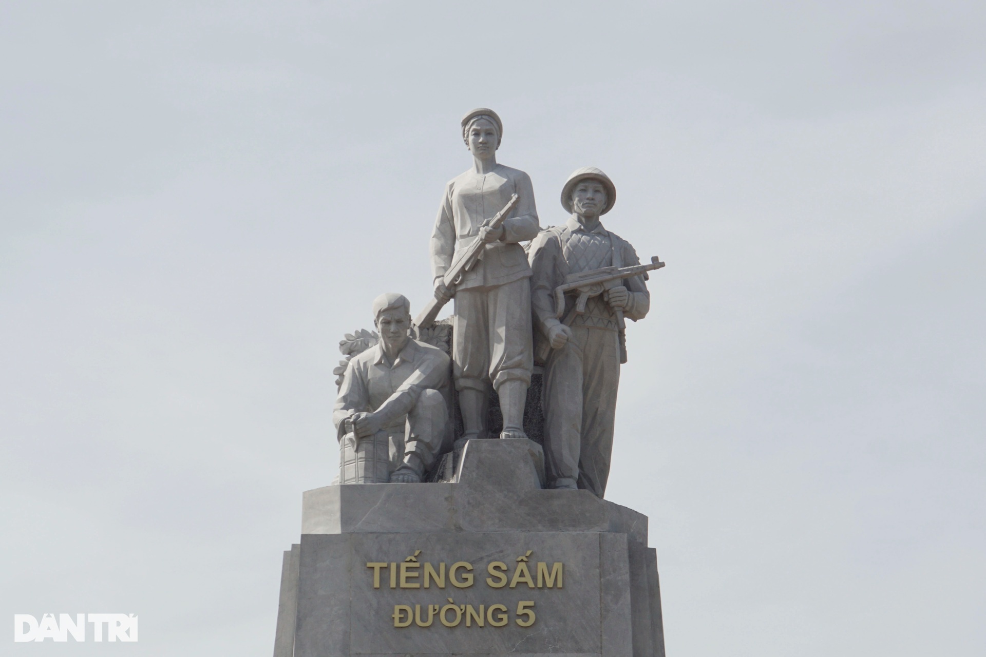 Tượng đài Tiếng sấm đường 5 trước ngày hoàn thành - 3 Tượng đài Tiếng sấm đường 5 trước ngày hoàn thành - 3