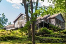 Hết thời tranh giành giấy vệ sinh, người Mỹ đua nhau mua nhà ngoại ô