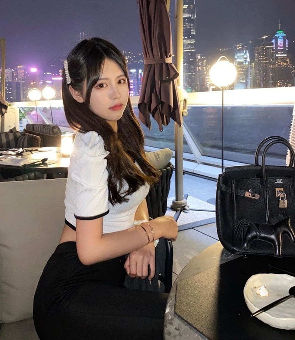 Bạn gái tin đồn 17 tuổi của Châu Tinh Trì nói gì về chuyện hò hẹn? - 3 Bạn gái tin đồn 17 tuổi của Châu Tinh Trì nói gì về chuyện hò hẹn? - 3