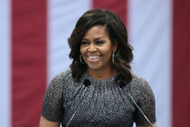 Cựu đệ nhất phu nhân Mỹ Michelle Obama dùng tiền bán sách hỗ trợ giáo dục trẻ em gái