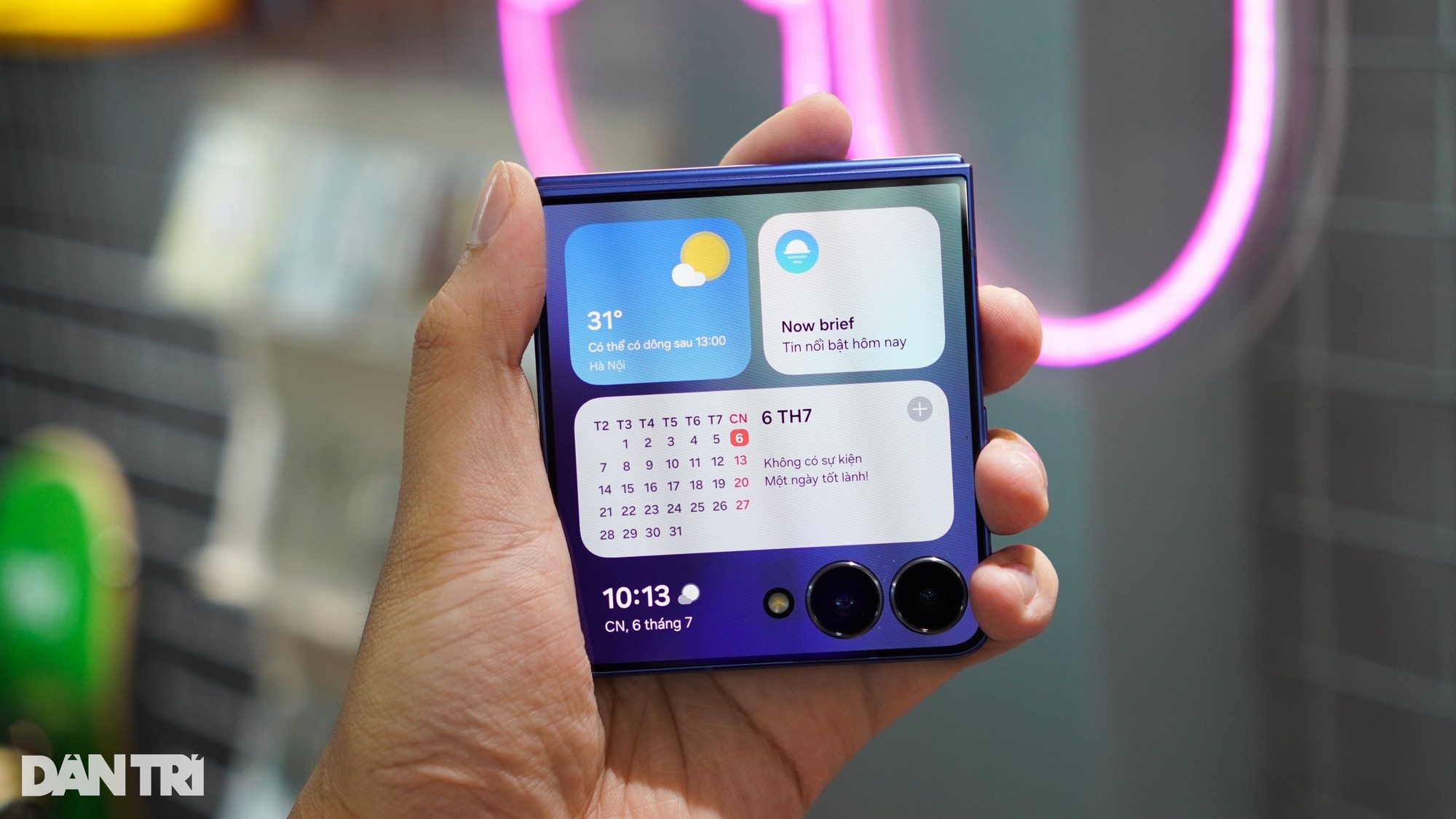 Samsung tung ra cùng lúc 3 điện thoại màn hình gập - 2